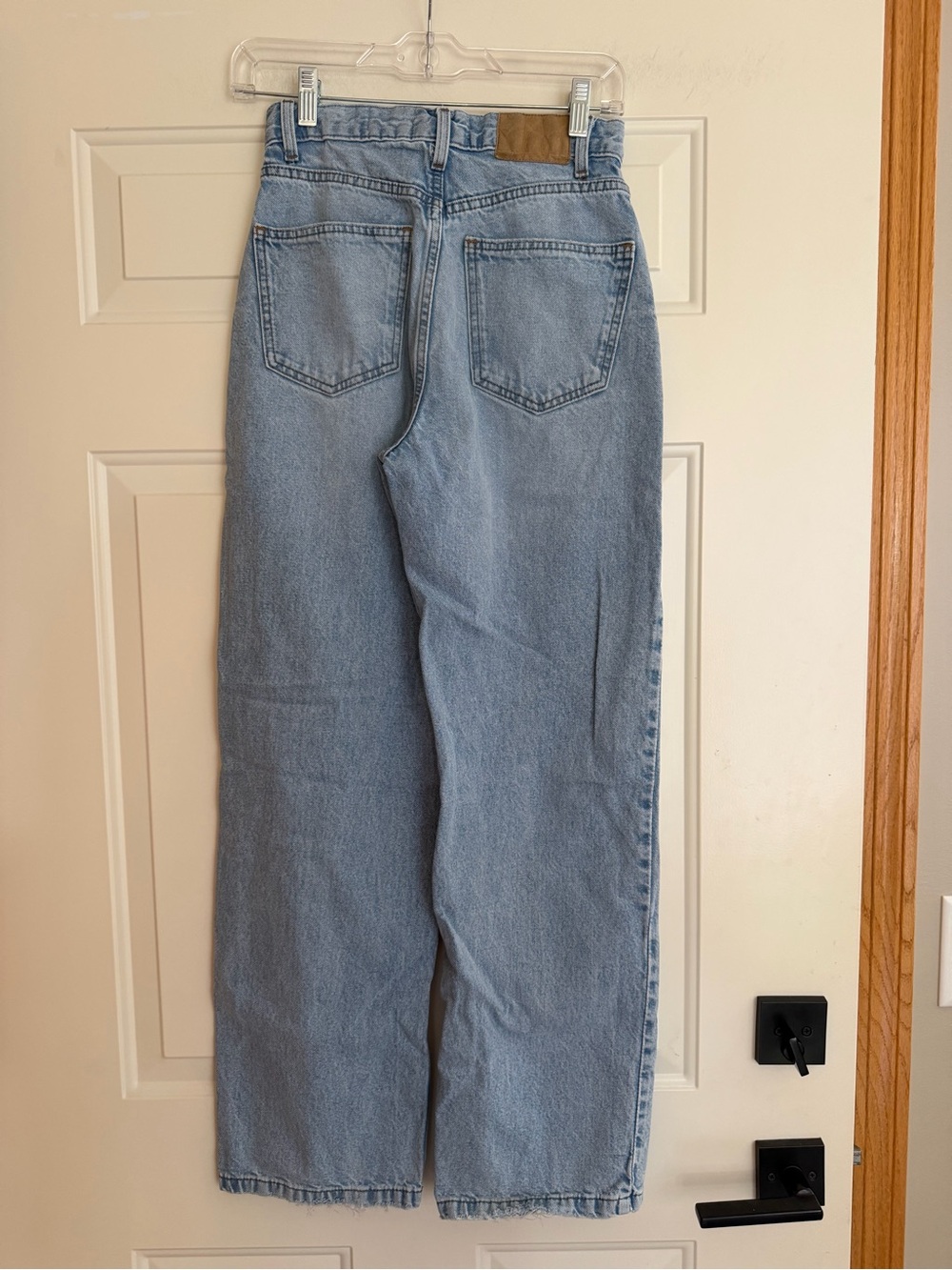 Cotton On loose straight high rise light wash full length denim jean. Size 2 - Picture 3 of 12